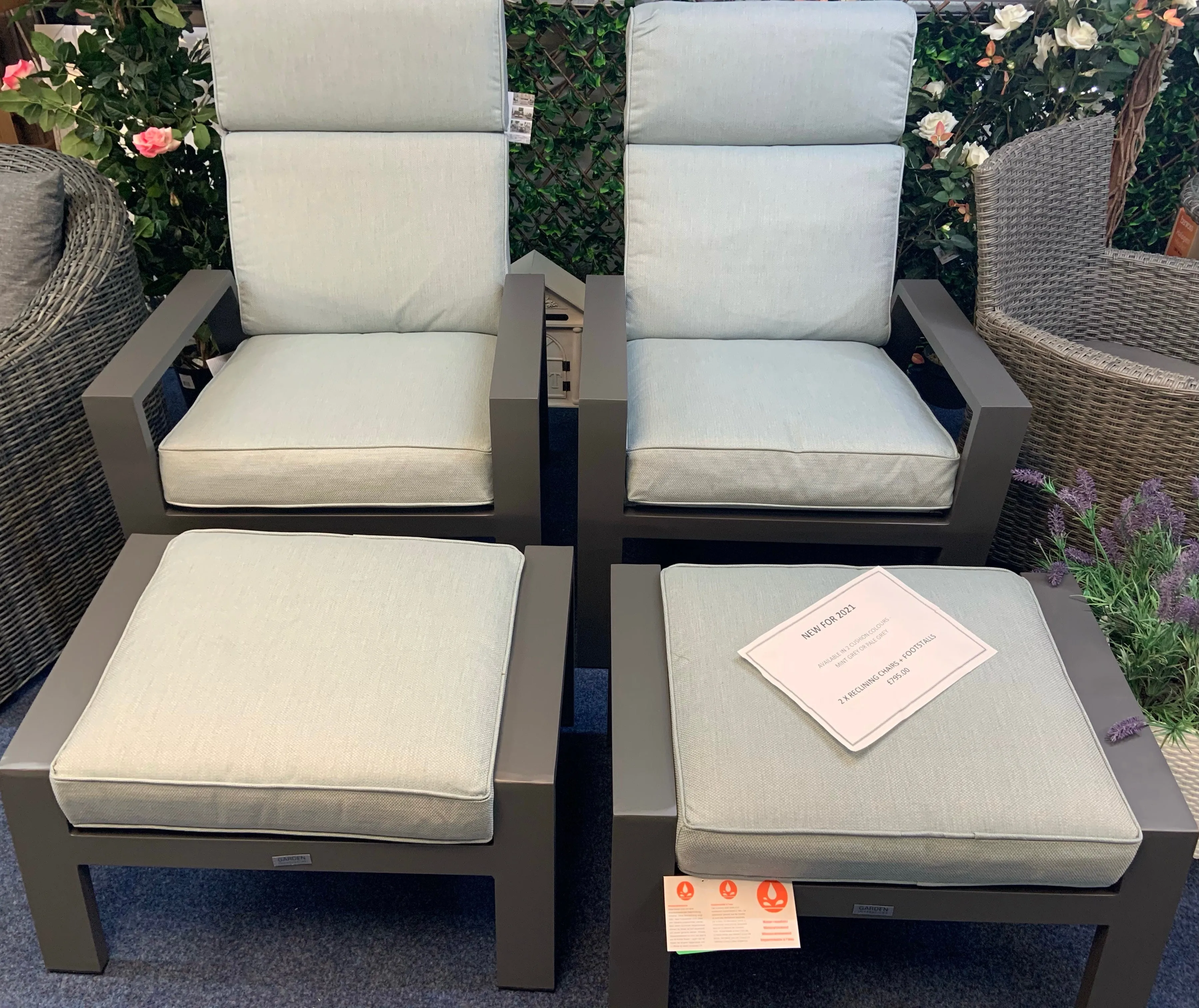 The Monaco Aluminium Recliner Set